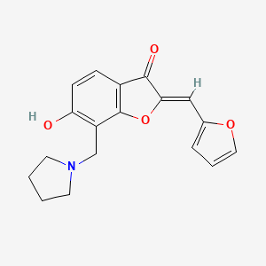 molecular formula C18H17NO4 B2904894 (Z)-2-(furan-2-ylmethylene)-6-hydroxy-7-(pyrrolidin-1-ylmethyl)benzofuran-3(2H)-one CAS No. 896075-18-6