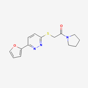 molecular formula C14H15N3O2S B2904902 2-[6-(Furan-2-yl)pyridazin-3-yl]sulfanyl-1-pyrrolidin-1-ylethanone CAS No. 872704-07-9