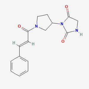 molecular formula C16H17N3O3 B2905010 (E)-3-(1-cinnamoylpyrrolidin-3-yl)imidazolidine-2,4-dione CAS No. 2321336-50-7