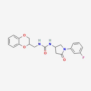 molecular formula C20H20FN3O4 B2905140 1-((2,3-Dihydrobenzo[b][1,4]dioxin-2-yl)methyl)-3-(1-(3-fluorophenyl)-5-oxopyrrolidin-3-yl)urea CAS No. 894034-94-7