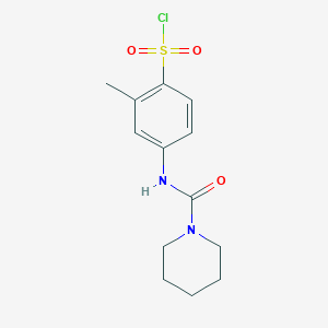 molecular formula C13H17ClN2O3S B2905449 2-Methyl-4-[(piperidine-1-carbonyl)amino]benzenesulfonyl chloride CAS No. 678185-67-6