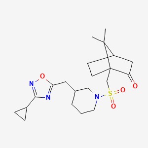 molecular formula C21H31N3O4S B2905709 (1R,4R)-1-(((3-((3-cyclopropyl-1,2,4-oxadiazol-5-yl)methyl)piperidin-1-yl)sulfonyl)methyl)-7,7-dimethylbicyclo[2.2.1]heptan-2-one CAS No. 1705365-00-9