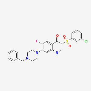 molecular formula C27H25ClFN3O3S B2906030 7-(4-benzylpiperazin-1-yl)-3-[(3-chlorophenyl)sulfonyl]-6-fluoro-1-methylquinolin-4(1H)-one CAS No. 892756-71-7