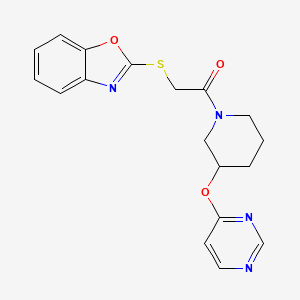 molecular formula C18H18N4O3S B2906160 2-(Benzo[d]oxazol-2-ylthio)-1-(3-(pyrimidin-4-yloxy)piperidin-1-yl)ethanone CAS No. 2034633-44-6