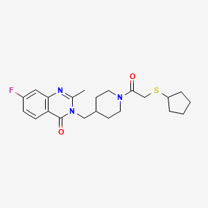 3-[[1-(2-Cyclopentylsulfanylacetyl)piperidin-4-yl]methyl]-7-fluoro-2-methylquinazolin-4-one