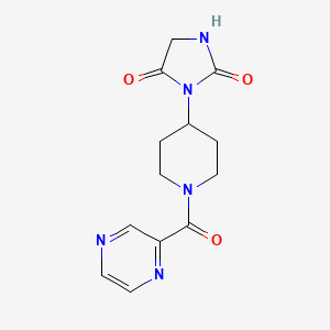 molecular formula C13H15N5O3 B2907195 3-(1-(Pyrazine-2-carbonyl)piperidin-4-yl)imidazolidine-2,4-dione CAS No. 2034388-00-4