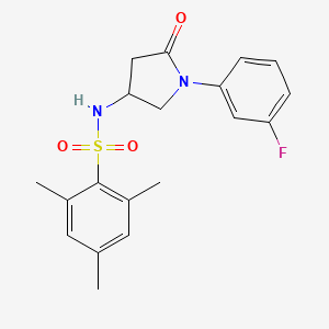 molecular formula C19H21FN2O3S B2907575 N-(1-(3-fluorophenyl)-5-oxopyrrolidin-3-yl)-2,4,6-trimethylbenzenesulfonamide CAS No. 896313-69-2
