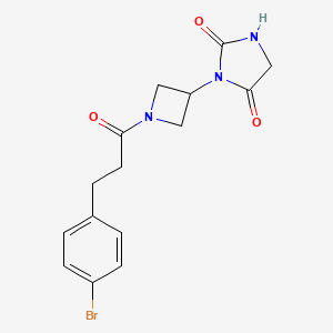 molecular formula C15H16BrN3O3 B2909595 3-(1-(3-(4-Bromophenyl)propanoyl)azetidin-3-yl)imidazolidine-2,4-dione CAS No. 2034432-90-9