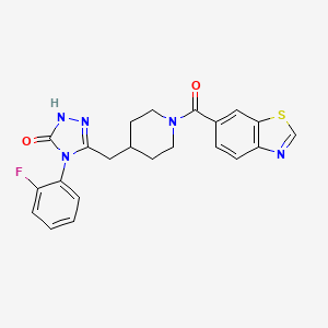 molecular formula C22H20FN5O2S B2913797 3-((1-(benzo[d]thiazole-6-carbonyl)piperidin-4-yl)methyl)-4-(2-fluorophenyl)-1H-1,2,4-triazol-5(4H)-one CAS No. 2034474-59-2