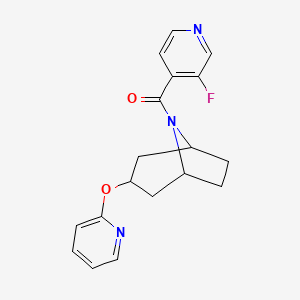 molecular formula C18H18FN3O2 B2916359 (3-氟吡啶-4-基)((1R,3s,5S)-3-(吡啶-2-氧基)-8-氮杂双环[3.2.1]辛-8-基)甲酮 CAS No. 2108994-69-8