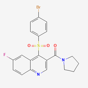 molecular formula C20H16BrFN2O3S B2916530 4-[(4-Bromophenyl)sulfonyl]-6-fluoro-3-(pyrrolidin-1-ylcarbonyl)quinoline CAS No. 1111164-77-2