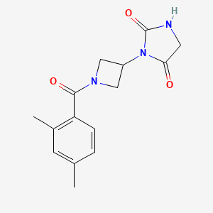 molecular formula C15H17N3O3 B2917038 3-(1-(2,4-二甲基苯甲酰)氮杂环丁-3-基)咪唑烷-2,4-二酮 CAS No. 2034425-85-7