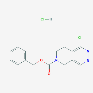 molecular formula C15H15Cl2N3O2 B2918062 1-氯-7,8-二氢-5H-吡啶并[3,4-d]哒嗪-6-甲酸苄酯；盐酸盐 CAS No. 2344678-49-3