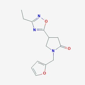 molecular formula C13H15N3O3 B2920924 4-(3-Ethyl-1,2,4-oxadiazol-5-yl)-1-(furan-2-ylmethyl)pyrrolidin-2-one CAS No. 1172270-33-5