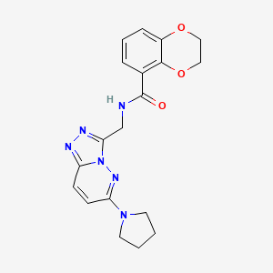 molecular formula C19H20N6O3 B2921250 N-((6-(吡咯烷-1-基)-[1,2,4]三唑并[4,3-b]哒嗪-3-基)甲基)-2,3-二氢苯并[b][1,4]二氧杂环-5-甲酰胺 CAS No. 2034352-85-5