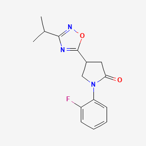 molecular formula C15H16FN3O2 B2921410 1-(2-Fluorophenyl)-4-(3-isopropyl-1,2,4-oxadiazol-5-yl)pyrrolidin-2-one CAS No. 1172520-68-1