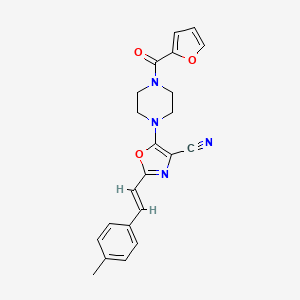 molecular formula C22H20N4O3 B2922157 (E)-5-(4-(呋喃-2-羰基)哌嗪-1-基)-2-(4-甲基苯乙烯基)恶唑-4-腈 CAS No. 941255-43-2