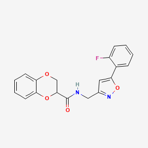 molecular formula C19H15FN2O4 B2922908 N-((5-(2-fluorophenyl)isoxazol-3-yl)methyl)-2,3-dihydrobenzo[b][1,4]dioxine-2-carboxamide CAS No. 1210483-79-6