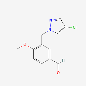 molecular formula C12H11ClN2O2 B2923205 3-[(4-chloro-1H-pyrazol-1-yl)methyl]-4-methoxybenzaldehyde CAS No. 895930-21-9