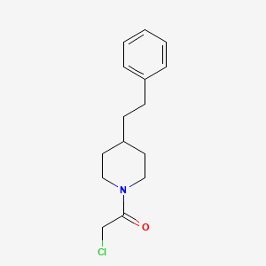 molecular formula C15H20ClNO B2924794 2-氯-1-[4-(2-苯乙基)哌啶-1-基]乙烷-1-酮 CAS No. 1258641-06-3