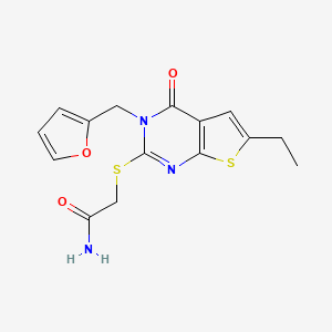 molecular formula C15H15N3O3S2 B2924875 2-[6-乙基-3-(呋喃-2-基甲基)-4-氧代噻吩并[2,3-d]嘧啶-2-基]硫代乙酰胺 CAS No. 878683-12-6
