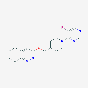 molecular formula C18H22FN5O B2925930 3-((1-(5-Fluoropyrimidin-4-yl)piperidin-4-yl)methoxy)-5,6,7,8-tetrahydrocinnoline CAS No. 2320148-45-4