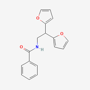 molecular formula C17H15NO3 B2926098 N-(2,2-二(呋喃-2-基)乙基)苯甲酰胺 CAS No. 2188203-16-7