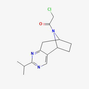 molecular formula C14H18ClN3O B2926264 2-Chloro-1-(5-propan-2-yl-4,6,12-triazatricyclo[7.2.1.02,7]dodeca-2,4,6-trien-12-yl)ethanone CAS No. 2411243-34-8
