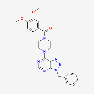 (4-(3-benzyl-3H-[1,2,3]triazolo[4,5-d]pyrimidin-7-yl)piperazin-1-yl)(3,4-dimethoxyphenyl)methanone