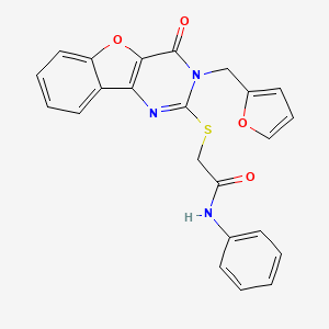 molecular formula C23H17N3O4S B2926674 2-{[3-(2-furylmethyl)-4-oxo-3,4-dihydro[1]benzofuro[3,2-d]pyrimidin-2-yl]thio}-N-phenylacetamide CAS No. 902903-77-9