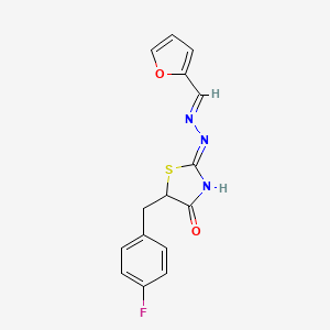 molecular formula C15H12FN3O2S B2927886 (Z)-5-(4-氟苄基)-2-((E)-(呋喃-2-基亚甲基)腙)噻唑烷-4-酮 CAS No. 1321804-91-4