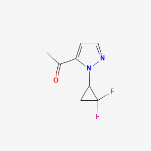 molecular formula C8H8F2N2O B2928947 1-[2-(2,2-Difluorocyclopropyl)pyrazol-3-yl]ethanone CAS No. 2309468-49-1