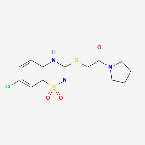 molecular formula C13H14ClN3O3S2 B2929910 2-((7-氯-1,1-二氧化-4H-苯并[e][1,2,4]噻二嗪-3-基)硫代)-1-(吡咯烷-1-基)乙酮 CAS No. 899733-74-5