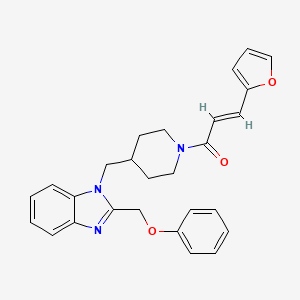 molecular formula C27H27N3O3 B2930642 (E)-3-(furan-2-yl)-1-(4-((2-(phenoxymethyl)-1H-benzo[d]imidazol-1-yl)methyl)piperidin-1-yl)prop-2-en-1-one CAS No. 1212796-36-5
