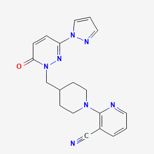 molecular formula C19H19N7O B2930935 2-(4-{[6-氧代-3-(1H-吡唑-1-基)-1,6-二氢嘧啶-1-基]甲基}哌嗪-1-基)吡啶-3-甲腈 CAS No. 2097918-04-0