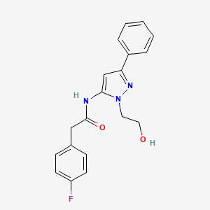 molecular formula C19H18FN3O2 B2931029 2-(4-fluorophenyl)-N-(1-(2-hydroxyethyl)-3-phenyl-1H-pyrazol-5-yl)acetamide CAS No. 1226438-19-2