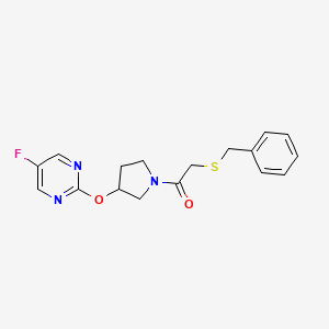 molecular formula C17H18FN3O2S B2931228 2-(苄硫基)-1-(3-((5-氟嘧啶-2-基)氧)吡咯烷-1-基)乙酮 CAS No. 2034500-31-5