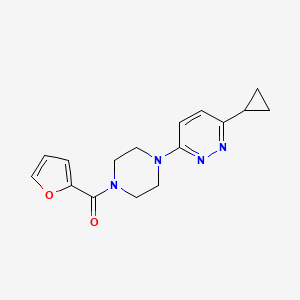(4-(6-Cyclopropylpyridazin-3-yl)piperazin-1-yl)(furan-2-yl)methanone