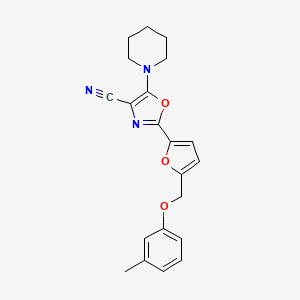 molecular formula C21H21N3O3 B2931459 2-{5-[(3-Methylphenoxy)methyl]furan-2-yl}-5-(piperidin-1-yl)-1,3-oxazole-4-carbonitrile CAS No. 946309-35-9