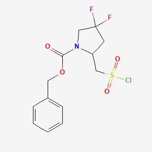 molecular formula C13H14ClF2NO4S B2931504 Benzyl 2-(chlorosulfonylmethyl)-4,4-difluoropyrrolidine-1-carboxylate CAS No. 2172008-36-3
