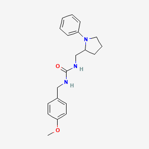 B2932611 1-(4-Methoxybenzyl)-3-((1-phenylpyrrolidin-2-yl)methyl)urea CAS No. 1797083-94-3