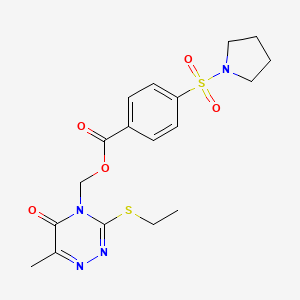 molecular formula C18H22N4O5S2 B2934899 (3-(ethylthio)-6-methyl-5-oxo-1,2,4-triazin-4(5H)-yl)methyl 4-(pyrrolidin-1-ylsulfonyl)benzoate CAS No. 877649-00-8