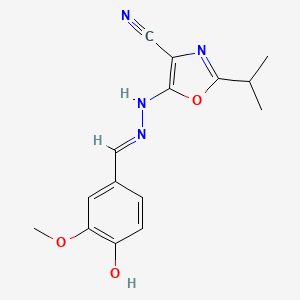 molecular formula C15H16N4O3 B2935154 (E)-5-(2-(4-hydroxy-3-methoxybenzylidene)hydrazinyl)-2-isopropyloxazole-4-carbonitrile CAS No. 620586-44-9