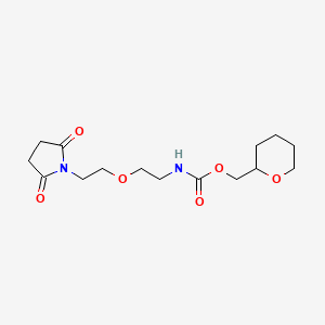molecular formula C15H24N2O6 B2935968 (tetrahydro-2H-pyran-2-yl)methyl (2-(2-(2,5-dioxopyrrolidin-1-yl)ethoxy)ethyl)carbamate CAS No. 2034615-27-3