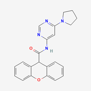molecular formula C22H20N4O2 B2937549 N-(6-(pyrrolidin-1-yl)pyrimidin-4-yl)-9H-xanthene-9-carboxamide CAS No. 1396812-00-2