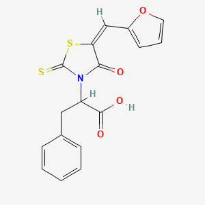 molecular formula C17H13NO4S2 B2937569 (E)-2-(5-(furan-2-ylmethylene)-4-oxo-2-thioxothiazolidin-3-yl)-3-phenylpropanoic acid CAS No. 26203-83-8