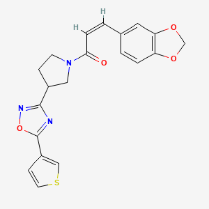 molecular formula C20H17N3O4S B2938937 (Z)-3-(benzo[d][1,3]dioxol-5-yl)-1-(3-(5-(thiophen-3-yl)-1,2,4-oxadiazol-3-yl)pyrrolidin-1-yl)prop-2-en-1-one CAS No. 2035004-37-4