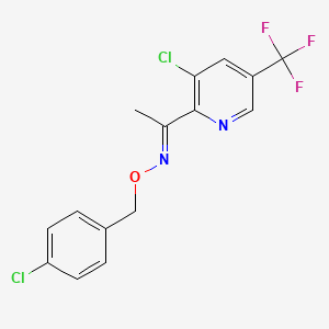 molecular formula C15H11Cl2F3N2O B2938990 (E)-{1-[3-chloro-5-(trifluoromethyl)pyridin-2-yl]ethylidene}[(4-chlorophenyl)methoxy]amine CAS No. 866132-27-6