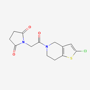 molecular formula C13H13ClN2O3S B2938993 1-(2-(2-chloro-6,7-dihydrothieno[3,2-c]pyridin-5(4H)-yl)-2-oxoethyl)pyrrolidine-2,5-dione CAS No. 2034223-84-0