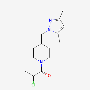 molecular formula C14H22ClN3O B2939889 2-Chloro-1-[4-[(3,5-dimethylpyrazol-1-yl)methyl]piperidin-1-yl]propan-1-one CAS No. 2411239-76-2